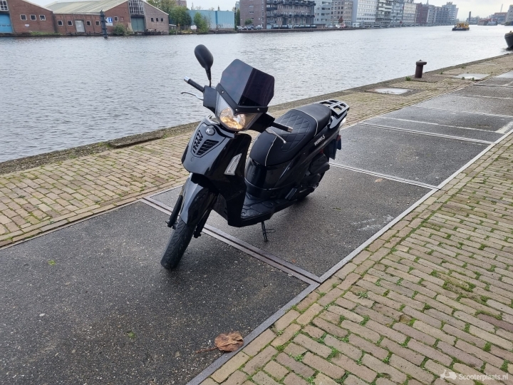 Kymco People S zwart